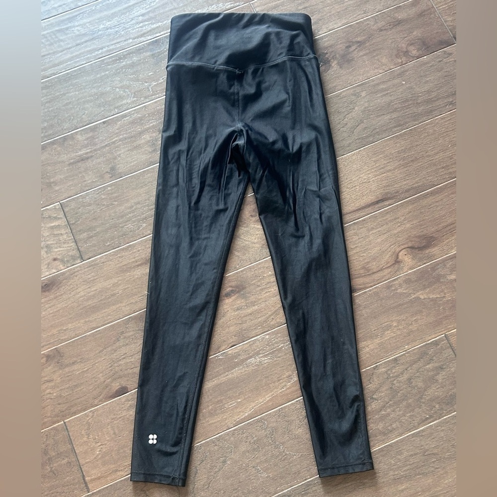SWEATY BETTY 7/8 length leggings. XS. SHINY